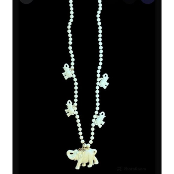 Vintage Lucky Elephant Charm Necklace Beaded Retro Boho Western Safari Neutral - Picture 1 of 9